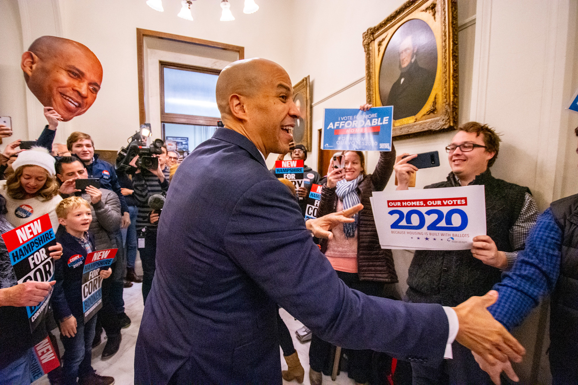 Stephen Cummings, Cory Booker in front of the New Hampshire State House, 2019